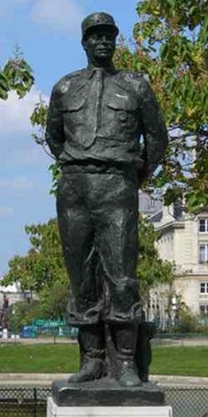 Maréchal Juin Statue